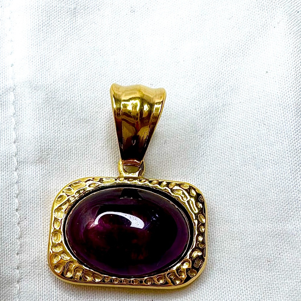 Pendant with Dark purple stone